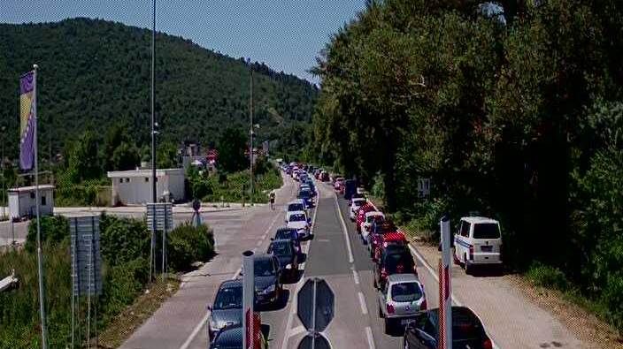 Za vrijeme obustave, saobraćaj se preusmjerava na GP Klobuk. Facebook