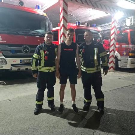 Poljak s vatrogascima. Facebook