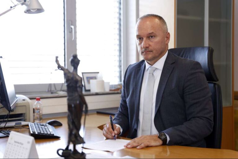 Sanin Bogunić. FENA