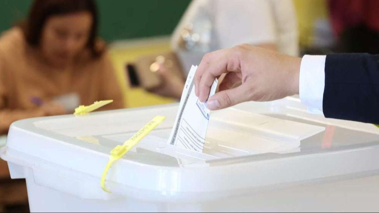 Prijevremeni izbori. Facebook