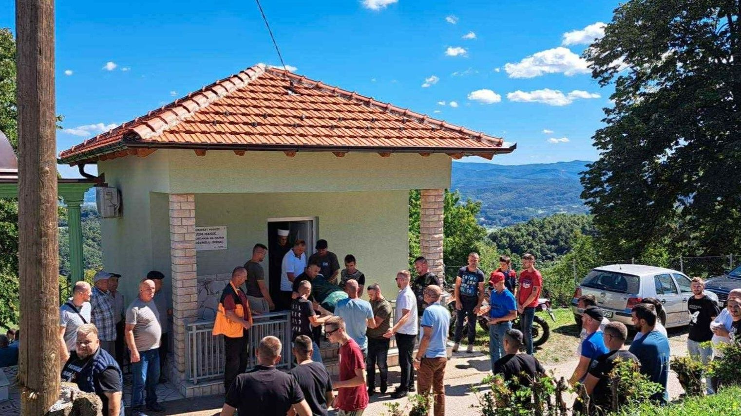 Klanjana dženaza Mehmedu Hasanamidžiću. H. Čalić / Avaz