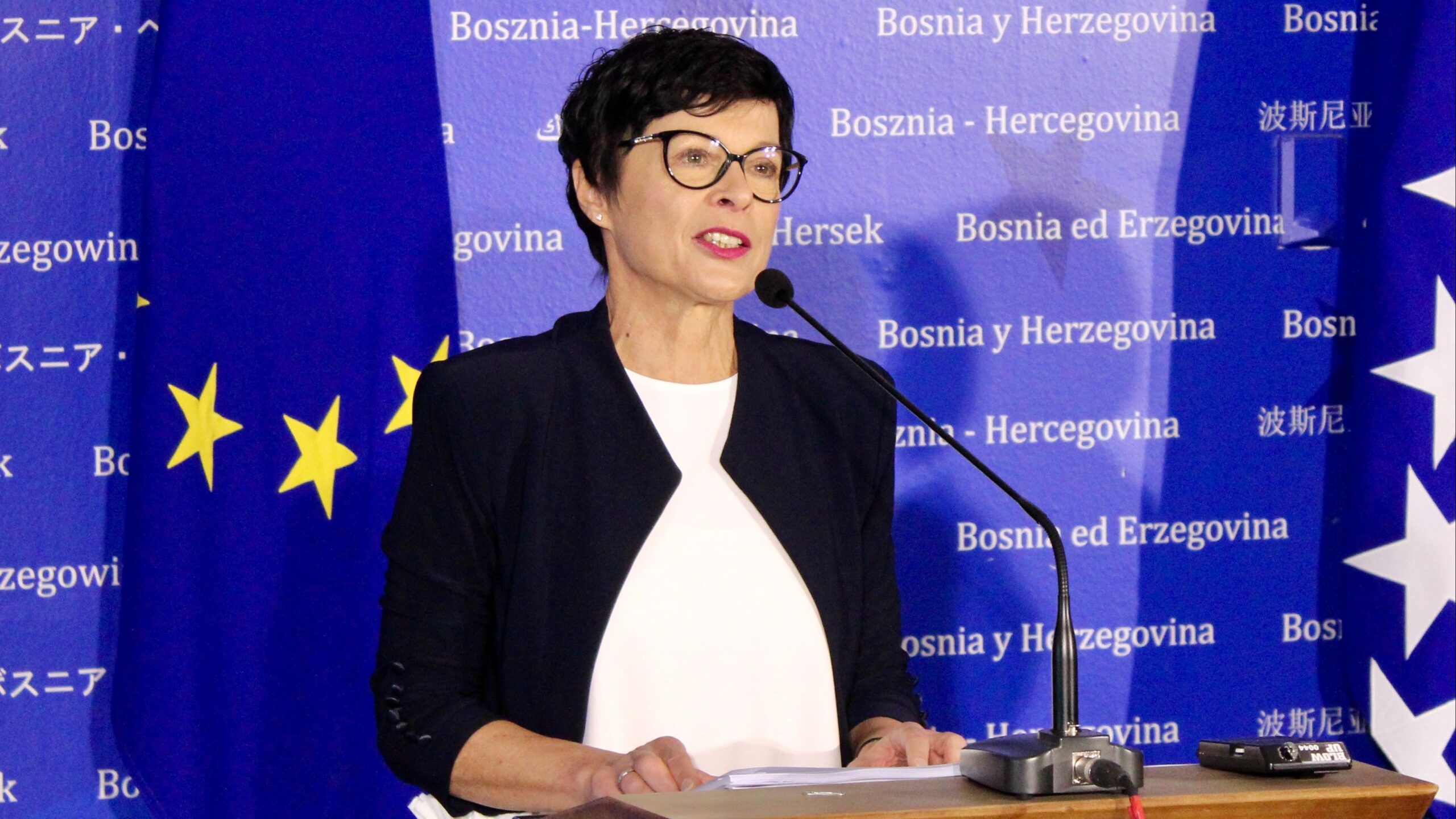 Marta Kos. Avaz