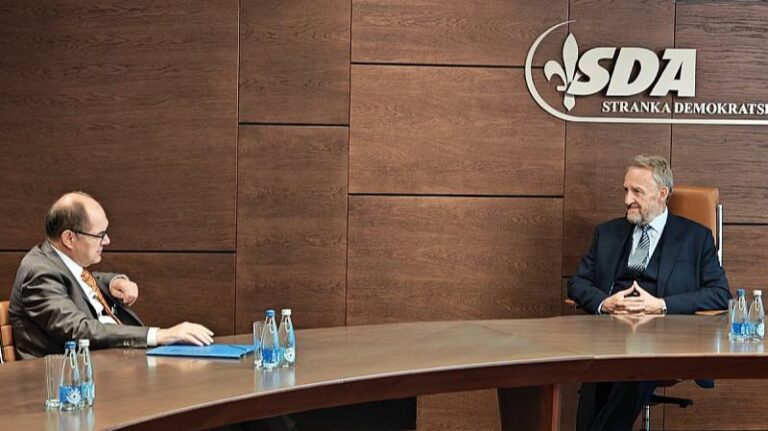 Šmit i Izetbegović. SDA