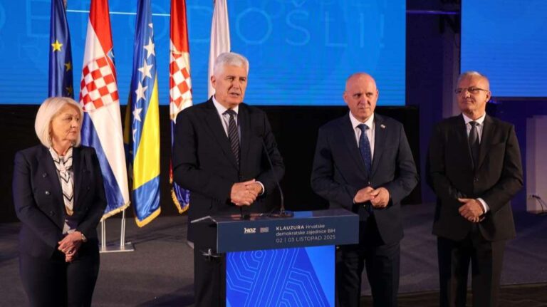 Branko Bačić s funkcionerima HDZ-a BiH u Neumu. Fena