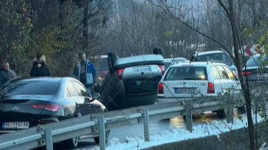 Nesreća kod Jablanice: Automobil završio na krovu