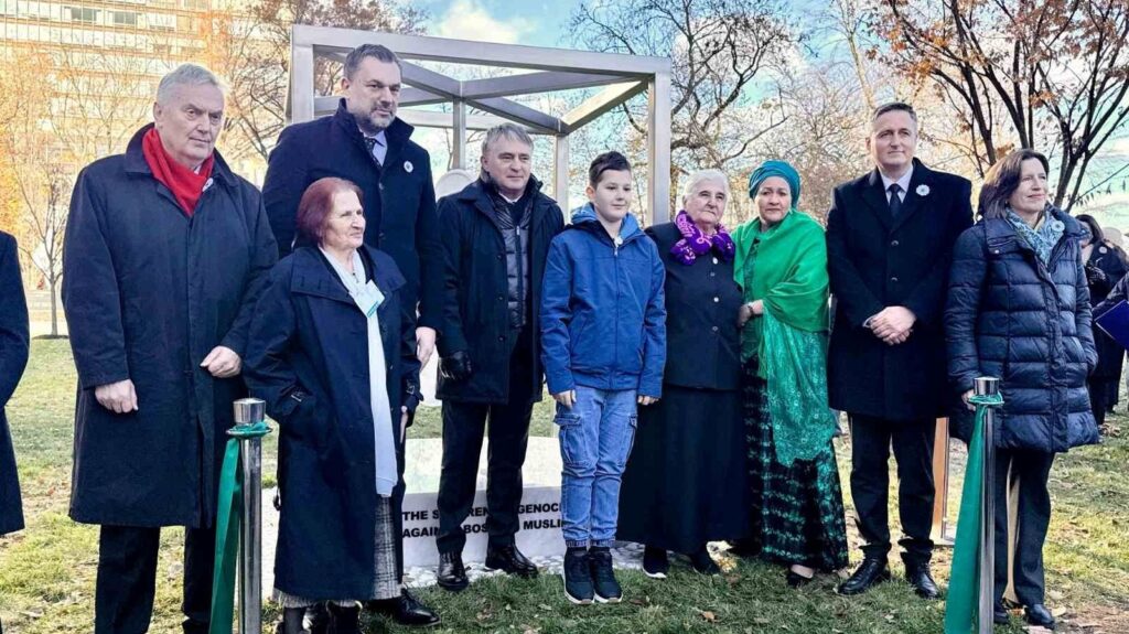 Komšić: Cvijet Srebrenice je podsjetnik, opomena ali simbol opreza