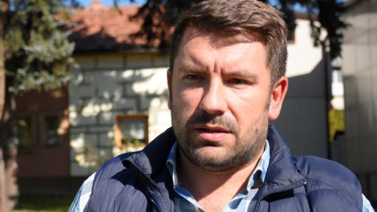 Krečinić: Sistemski pristup. Facebook