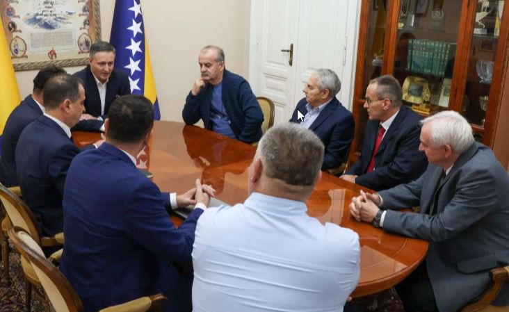 Kabinet člana Predsjedništva BiH. FENA