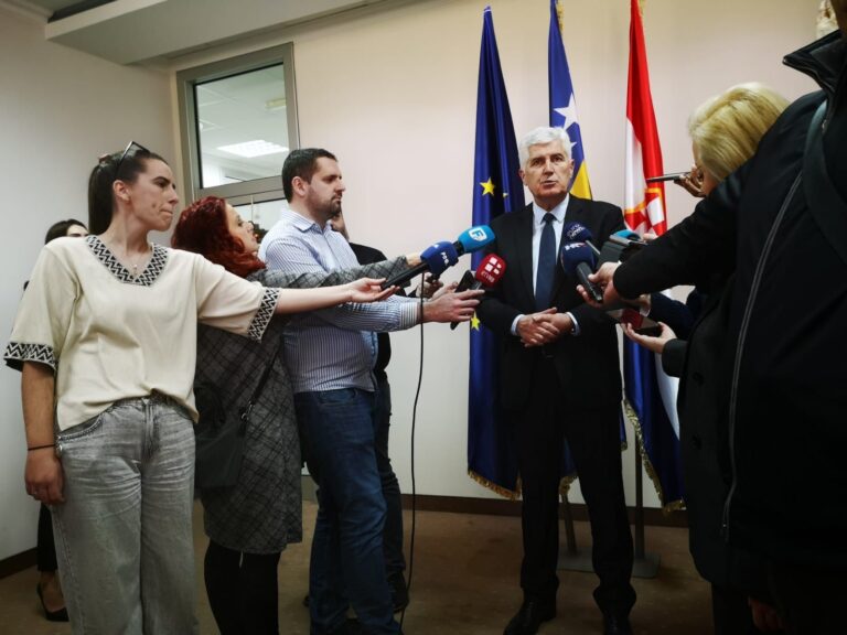 Dragan Čović na konferenciji za medije. Avaz