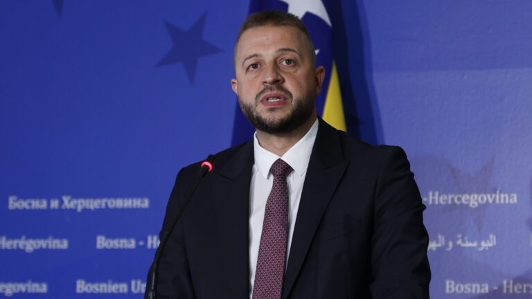 Nešković: Rade se grafološke analize. Fena