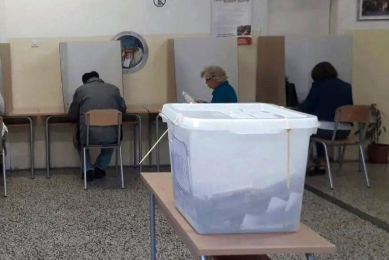 Glasanje na izborima. TI