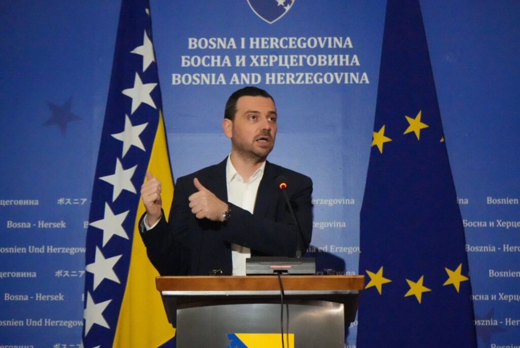 Magazinović pisao Soreci zbog gužvi na granicama s EU: “Pomozite da prekinemo maltretiranje građana BiH “