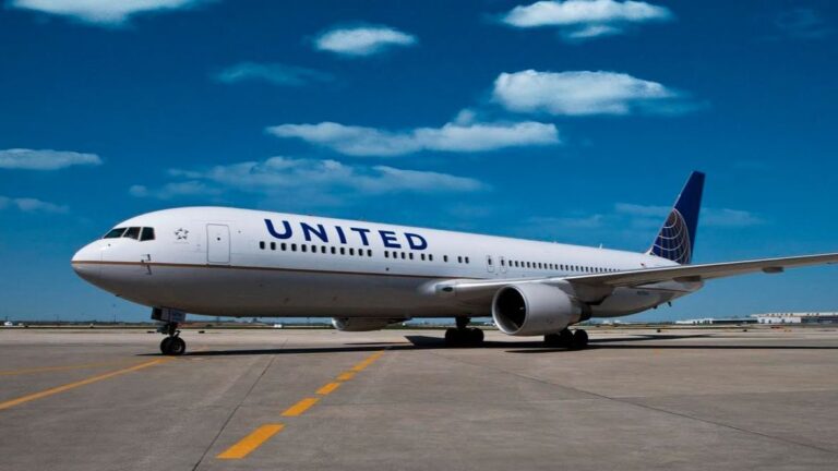 United Airlines. Platforma X