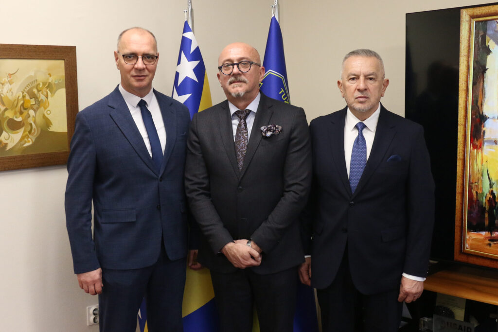 Gradonačelnik Lugavić održao sastanak s direktorima Agencije za sigurnost hrane BiH i Veterinarske stanice Tuzla