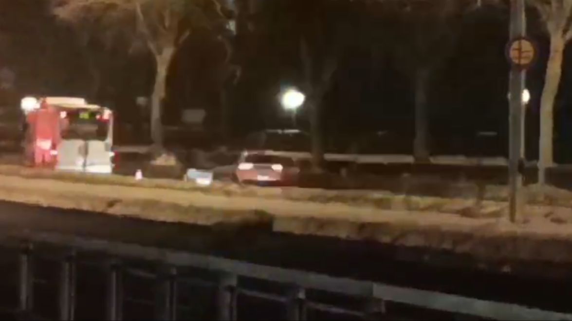 Teška saobraćajna nesreća u Sarajevu: Automobil završio na krovu