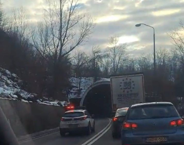Sa mjesta nesreće. Avaz
