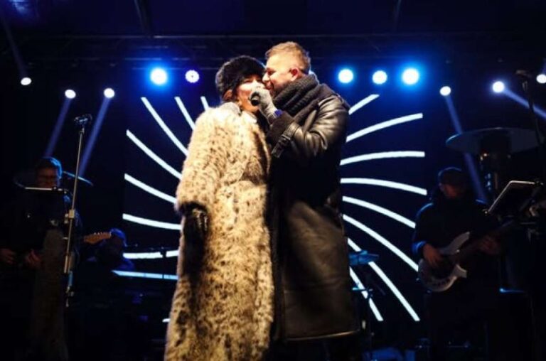 Doček Nove godine. FENA