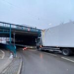 Bosanac napravio haos u Njemačkoj: Zapeo ispod podvožnjaka, iščupao nosač, vozovi stali