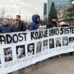 Sedmi protest u Sarajevu nakon stravične tramvajske nesreće, građani se okupljaju kod Zemaljskog muzeja BiH