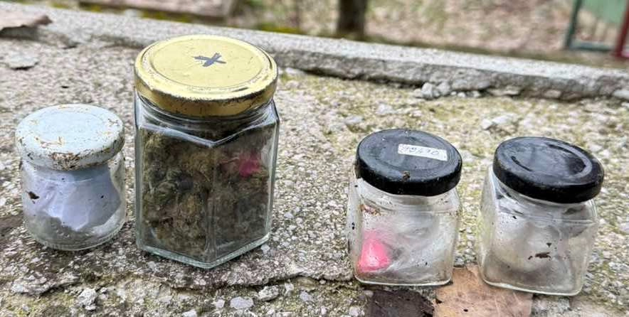Nakon pretresa u Gračanici oduzeta opojna droga, slobode lišeno jedno lice (FOTO)