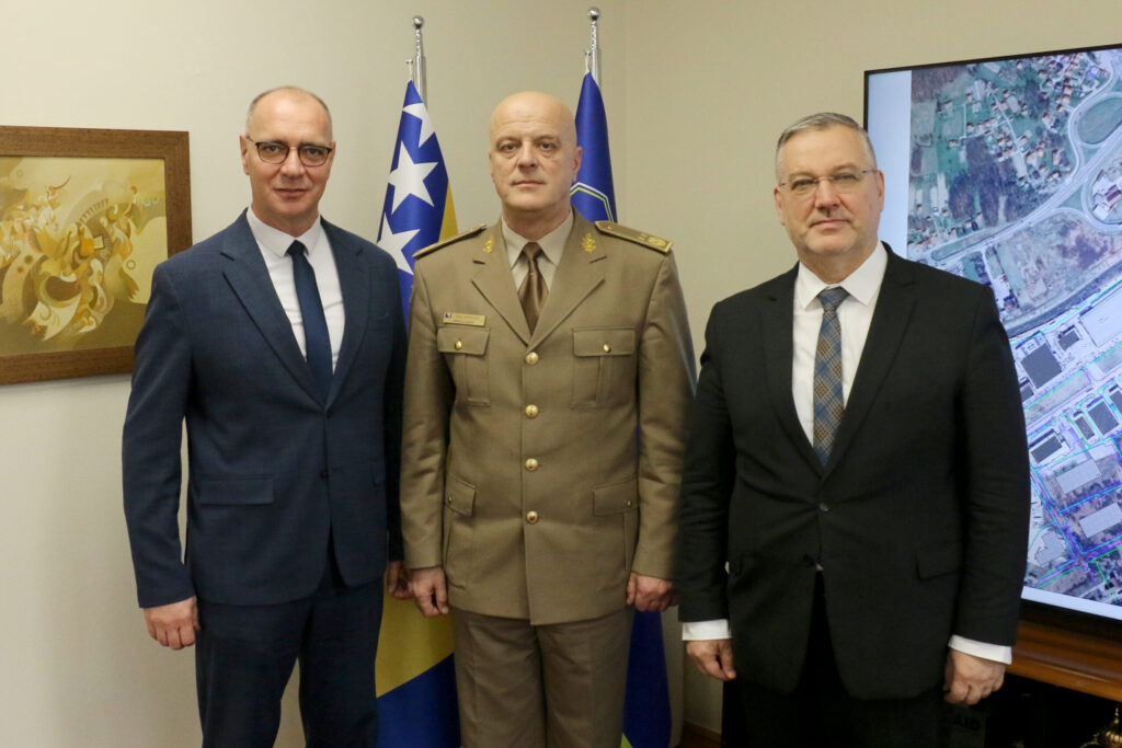 Gradonačelnik Lugavić razgovarao sa general-majorom Oružanih snaga BiH i rektorom Univerziteta u Tuzli