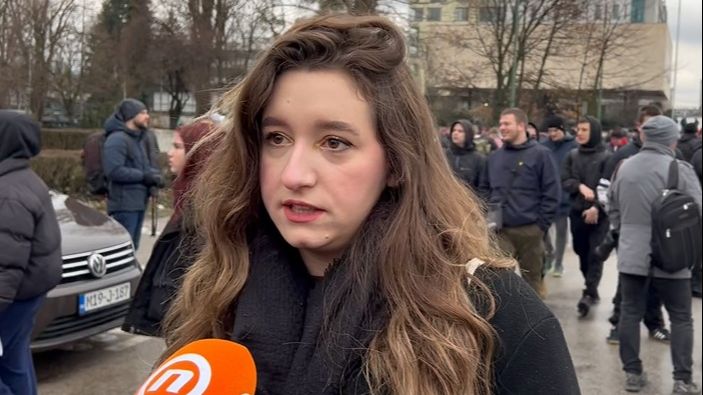 Aldijana Hodžić iz Francuske došla na proteste: Čekala sam na ovo godinama (VIDEO)