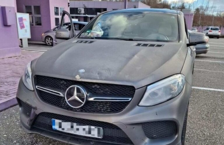 Zaplijenjen Mercedes. Uprava policije CG