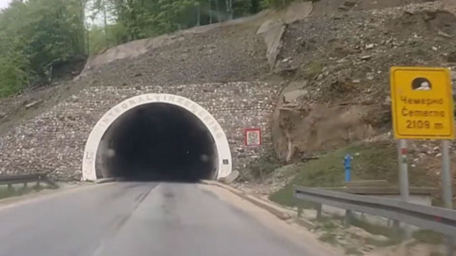 Jeziva nesreća u Hercegovini: Automobil sletio s puta, četiri osobe povrijeđene