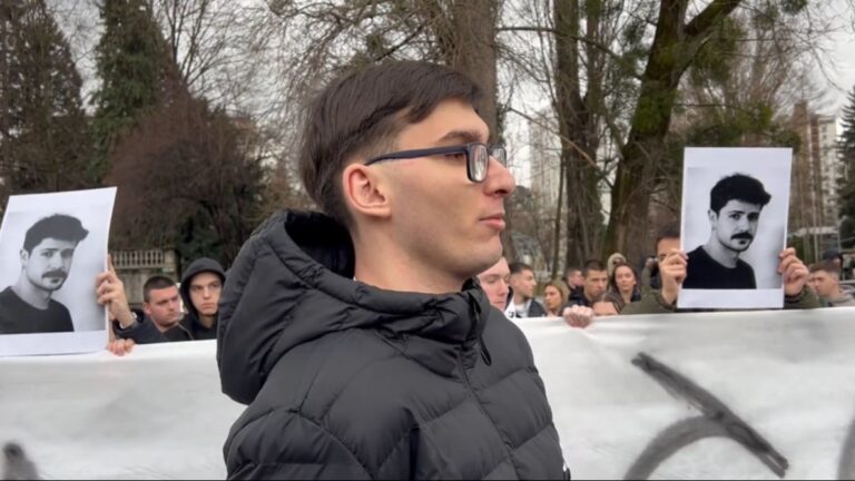 Jedan od okupljenih građana. Avaz
