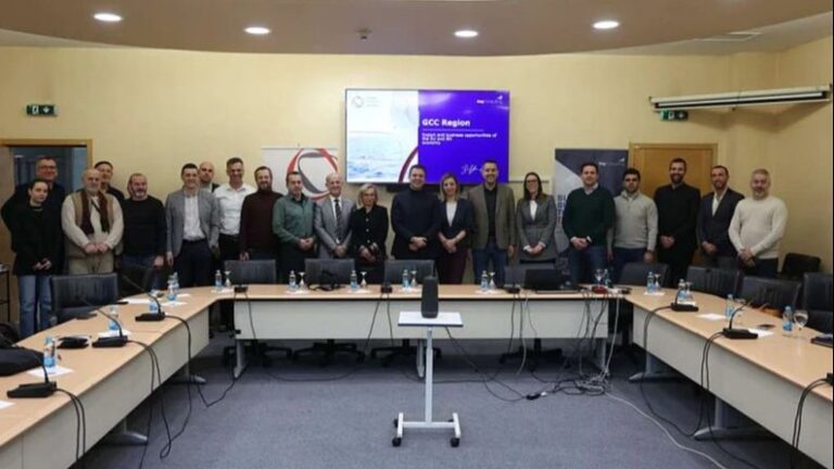 Okrugli stol posvećen mogućnostima širenja poslovnih ideja. FENA