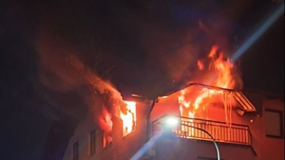 Veliki požar u Fojnici: Gorjela kuća, vatrogasci se borili s vatrenom stihijom (VIDEO)