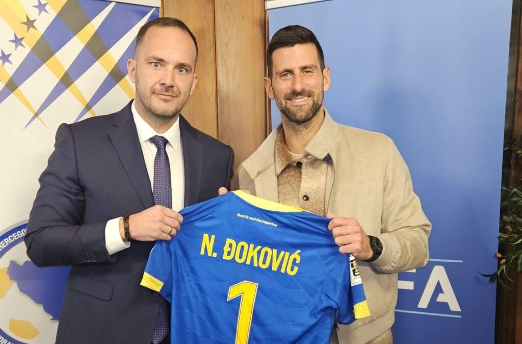 Novaku Đokoviću i UEFA zvaničnicima uručeni dresovi Zmajeva