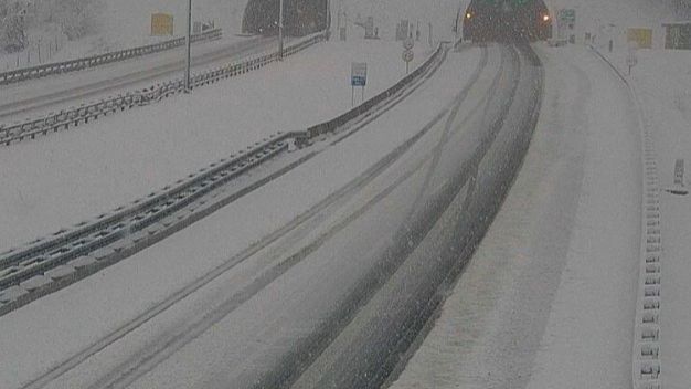 U Gorskom kotaru i dijelu sjeverozapadne Hrvatske pada snijeg. HAK