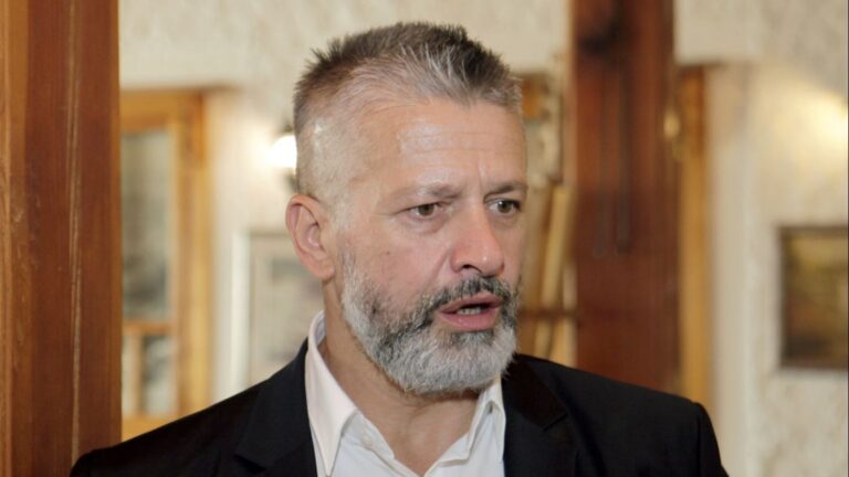 Naser Orić. Avaz