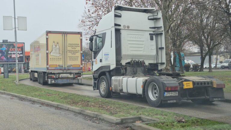 Blokade transporta. E. Trako / Avaz