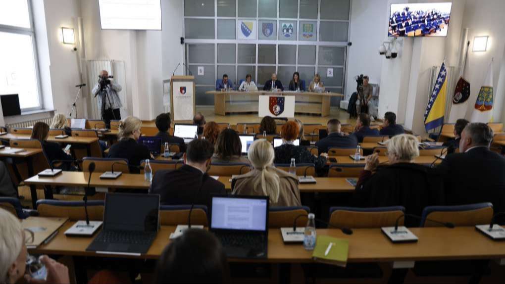 Počela Skupština KS: Definitivni odlazak Nihada Uka s čela Vlade KS