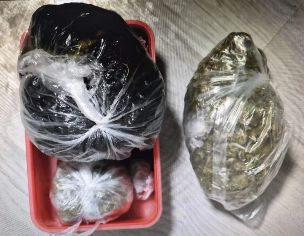 U pretresu stana u Tuzli pronađeni novac i droga, uhapšena jedna osoba (FOTO)