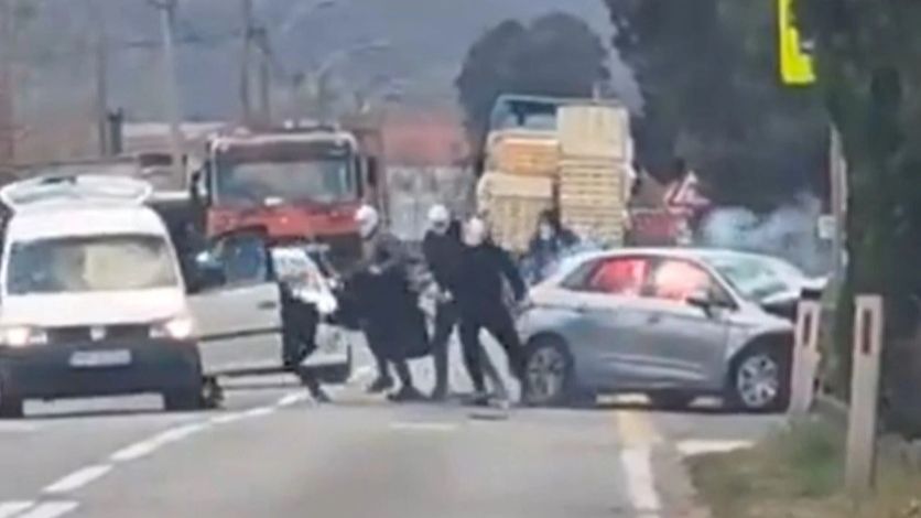 Maskirane osobe palicama i bakljama napale vozača kod Mostara (VIDEO)