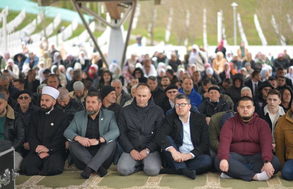 Obilježen Dan šehida u Memorijalnom centru Srebrenica, okupilo se viiše od 2.000 ljudi