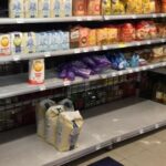 Cijene goriva diktirat će lančana poskupljenja: Građani panično kupuju brašno i ulje