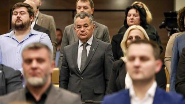 Safet Omerović (u sredini): Napustio stranku. FENA