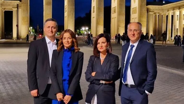 Denis i Mirela Bećirovć u društvu Sanje Bagarić Arnaut i Damira Arnauta. Facebook