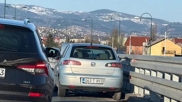 Nesreća na brzoj cesti Ilidža – Blažuj: Stvorile se velike gužve