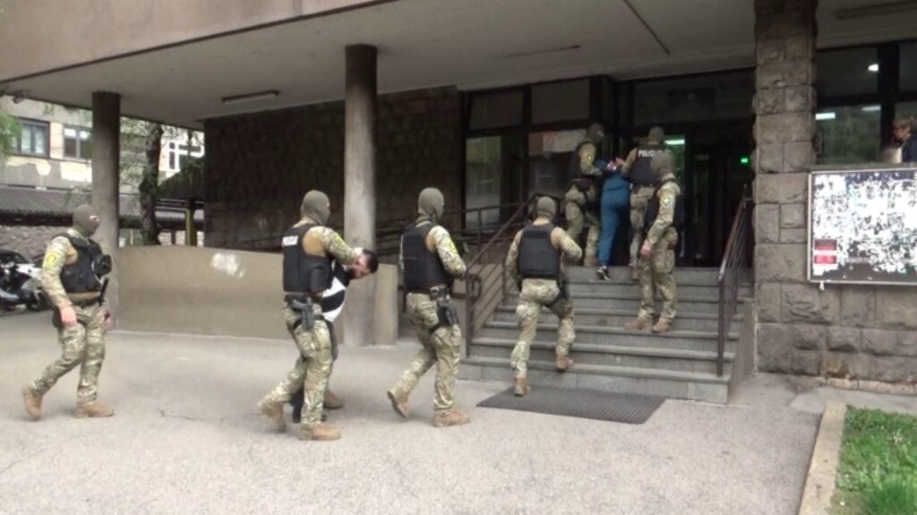 Uhapšeno 20 osoba u velikoj policijskoj akciji, četvero predato u Tužilaštvo ZDK zbog droge i oružja