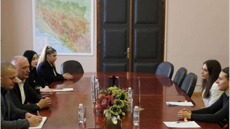 Helez novčano nagradio bh. skijašice. Vijeće ministara