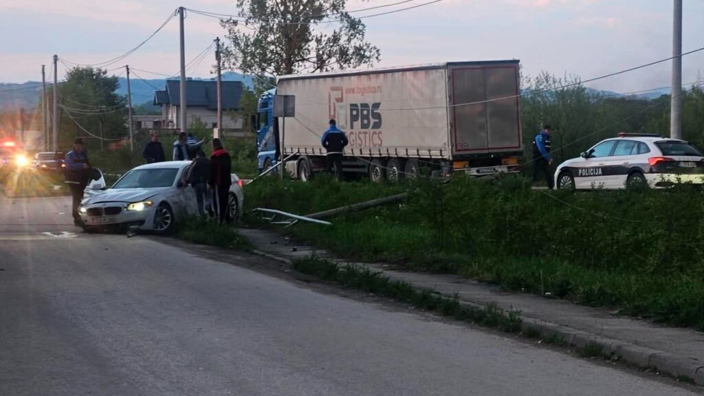 Teška nesreća kod Živinica: Jedna osoba povrijeđena