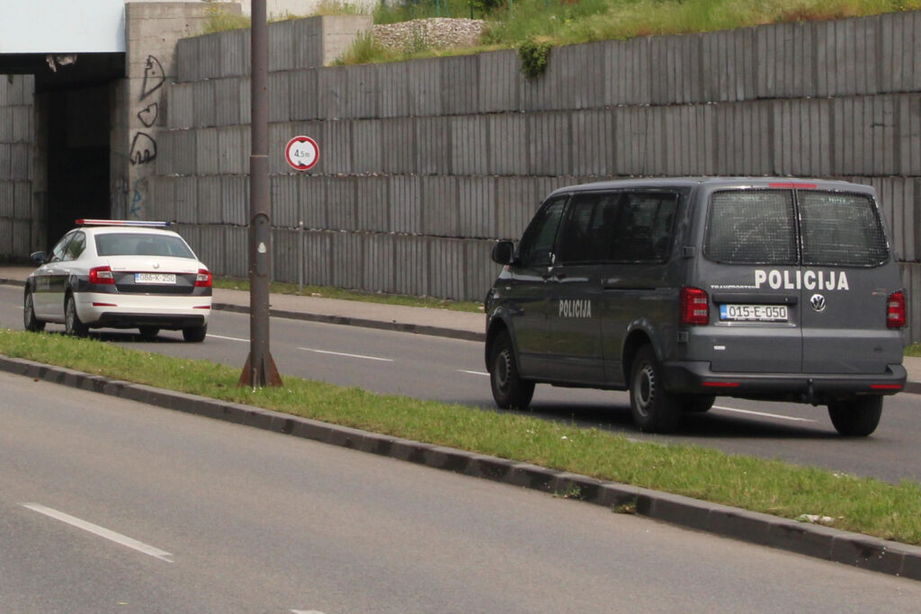 Muškarac ubijen iz automatskog oružja u Tuzli: Policija traga za napadačem