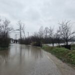 Brojni problemi na putevima u BiH: Odroni na cesti, rijeke se izlile, aktivna klizišta