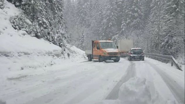 Snijeg napravio probleme na putu. Facebook