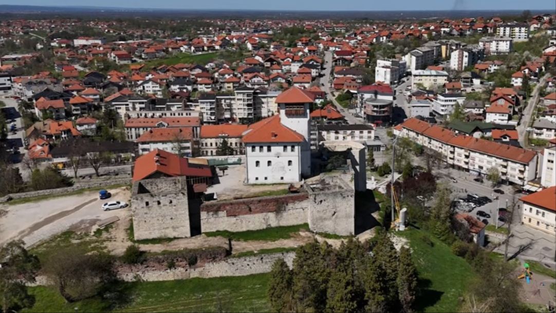 Gradačačka kula iz zraka: Historija i ponos (VIDEO)